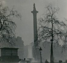 220px-Nelson's_Column_during_the_Great_Smog_of_1952.jpg